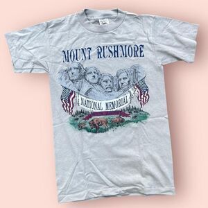 vintage 1990s mount rushmore graphic tee